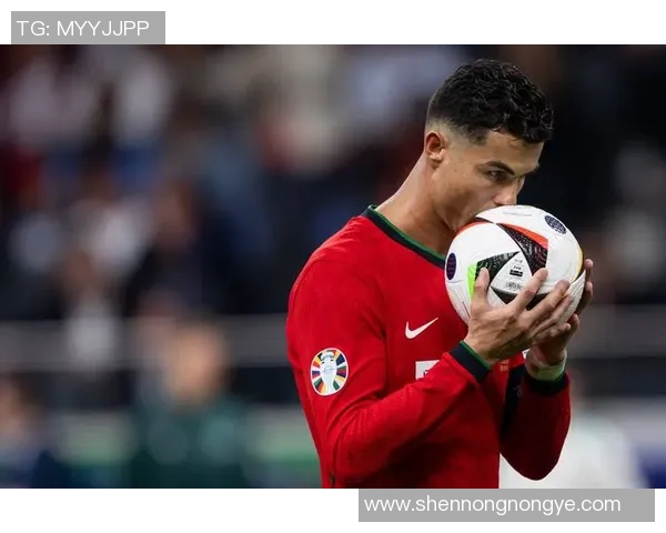 C罗背后的故事:从少年到巨星之路 C罗背后的故事:从少年到巨星之路